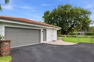 13060 SW 70th Ave, Pinecrest, FL 33156 - Photo 7