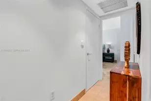 31 SE 5th St, Miami, FL 33131 - Photo 23