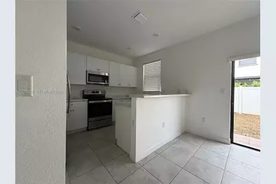10606 W 33rd Way #10606, Hialeah, FL 33018 - Photo 7