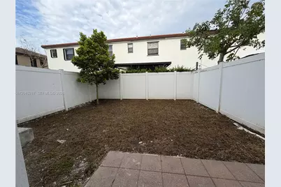 10606 W 33rd Way #10606, Hialeah, FL 33018 - Photo 13