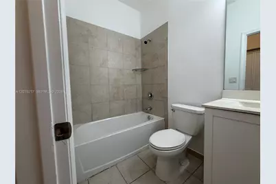 10606 W 33rd Way #10606, Hialeah, FL 33018 - Photo 29