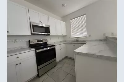 10606 W 33rd Way #10606, Hialeah, FL 33018 - Photo 11