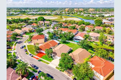 77 Gables Blvd, Weston, FL 33326 - Photo 39