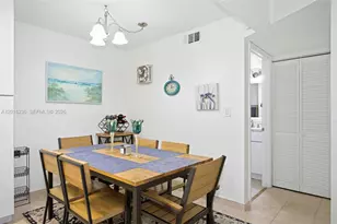 400 Palm Cir W, Pembroke Pines, FL 33025 - Photo 11