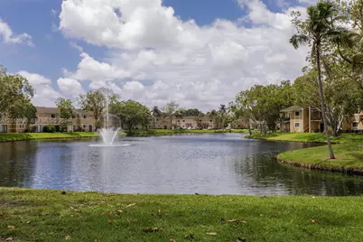 400 Palm Cir W #102, Pembroke Pines, FL 33025 - Photo 23