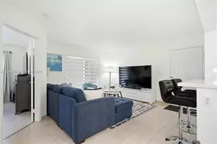 400 Palm Cir W, Pembroke Pines, FL 33025 - Photo 7