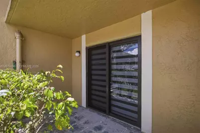 400 Palm Cir W #102, Pembroke Pines, FL 33025 - Photo 15