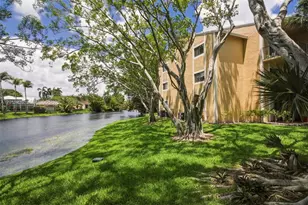 400 Palm Cir W, Pembroke Pines, FL 33025 - Photo 17