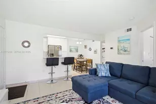 400 Palm Cir W, Pembroke Pines, FL 33025 - Photo 3