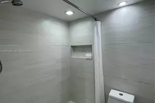 3625 N Country Club Dr, Aventura, FL 33180 - Photo 25