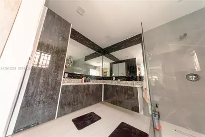 7814 NW 165th St, Miami Lakes, FL 33016 - Photo 35