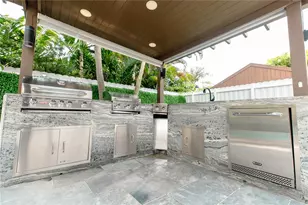 7814 NW 165th St, Miami Lakes, FL 33016 - Photo 25