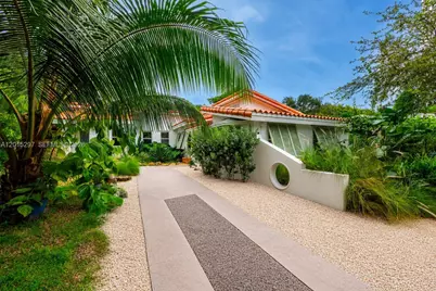 723 NE 112th St, Biscayne Park, FL 33161 - Photo 3