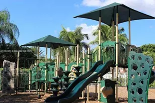 800 Sorrento Dr, Weston, FL 33326 - Photo 3