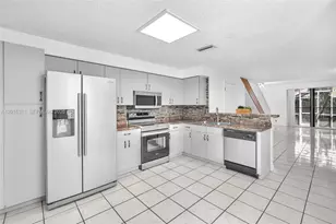 800 Sorrento Dr, Weston, FL 33326 - Photo 9
