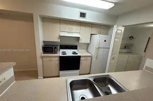 11133 SW 8th St, Pembroke Pines, FL 33025 - Photo 17