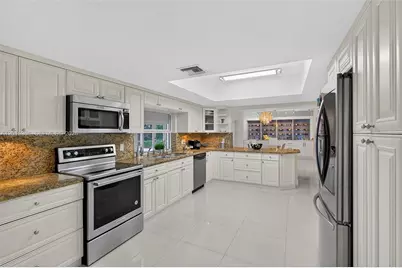 9261 SW 88 St, Miami, FL 33176 - Photo 15