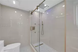 1623 Collins Ave, Miami Beach, FL 33139 - Photo 23