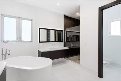 8221 NW 34th Dr, Doral, FL 33122 - Photo 31