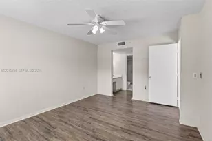 700 SW 137th Ave, Pembroke Pines, FL 33027 - Photo 21