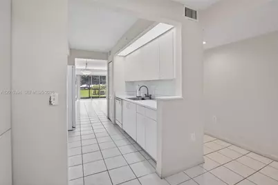700 SW 137th Ave #110H, Pembroke Pines, FL 33027 - Photo 3