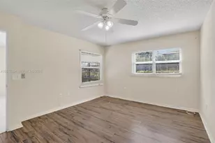 700 SW 137th Ave, Pembroke Pines, FL 33027 - Photo 19