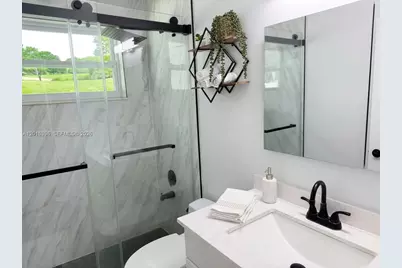 7860 NW 10th St, Pembroke Pines, FL 33024 - Photo 11