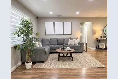 7860 NW 10th St, Pembroke Pines, FL 33024 - Photo 3