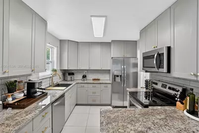 7860 NW 10th St, Pembroke Pines, FL 33024 - Photo 11