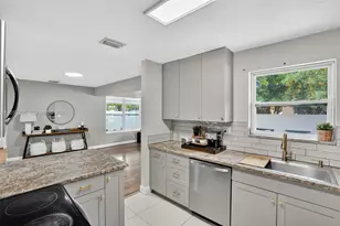 7860 NW 10th St, Pembroke Pines, FL 33024 - Photo 13