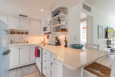 301 Ocean Dr #306, Miami Beach, FL 33139 - Photo 11