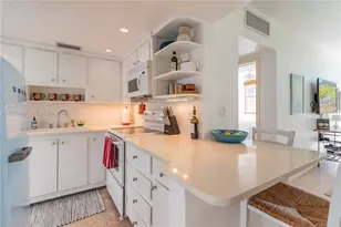 301 Ocean Dr, Miami Beach, FL 33139 - Photo 11