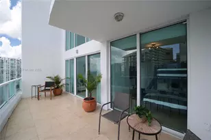41 SE 5th St, Miami, FL 33131 - Photo 5