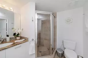 41 SE 5th St, Miami, FL 33131 - Photo 23