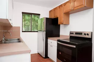 304 SE 9th Ct, Hallandale Beach, FL 33009 - Photo 3
