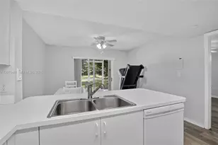 9470 Tangerine Pl, Davie, FL 33324 - Photo 15
