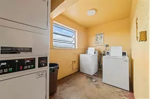 525 W 69th St, Hialeah, FL 33014 - Photo 21
