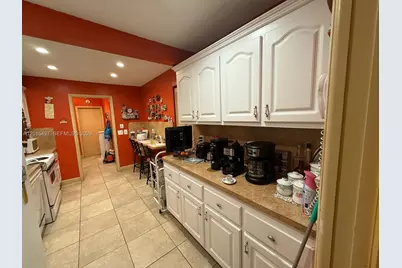 19300 W Lake Dr, Hialeah, FL 33015 - Photo 23