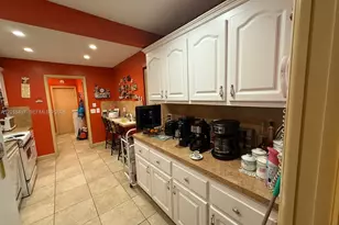 19300 W Lake Dr, Hialeah, FL 33015 - Photo 23