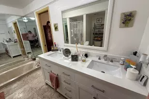 19300 W Lake Dr, Hialeah, FL 33015 - Photo 17