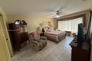 19300 W Lake Dr, Hialeah, FL 33015 - Photo 15