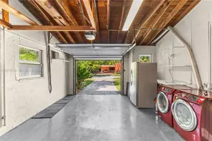 340 NE 129th St, North Miami, FL 33161 - Photo 23