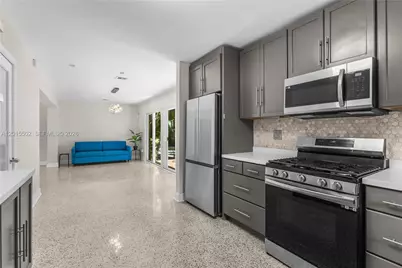 340 NE 129th St, North Miami, FL 33161 - Photo 11