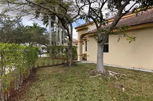 693 Live Oak Ln, Weston, FL 33327 - Photo 37
