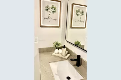 121 NE 5th St #2705, Miami, FL 33132 - Photo 13