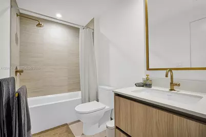 77 SE 5th St #1511, Miami, FL 33131 - Photo 17