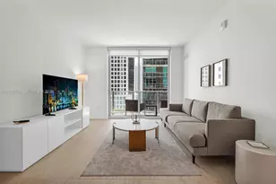 77 SE 5th St, Miami, FL 33131 - Photo 5
