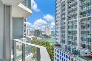 77 SE 5th St, Miami, FL 33131 - Photo 17