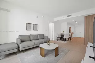 77 SE 5th St, Miami, FL 33131 - Photo 11