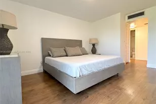 20400 W Country Club Dr, Aventura, FL 33180 - Photo 11
